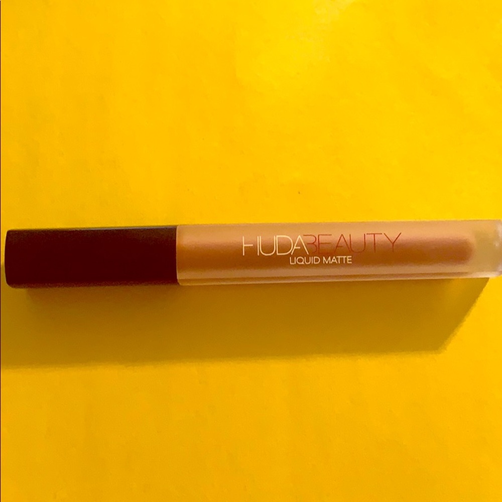 Huda Beauty Liquid Matte I’m FLIRT 😍😍